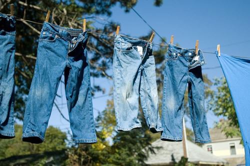 Solusi perusahaan terbaru tentang Bagaimana mengubah denim mentah menjadi Jeans ringan dengan Solusi Ramah Lingkungan